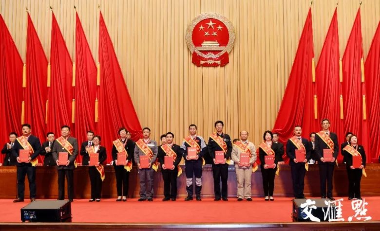 年终总结会议主持人稿_年终总结会议主持词_年终会议主持稿
