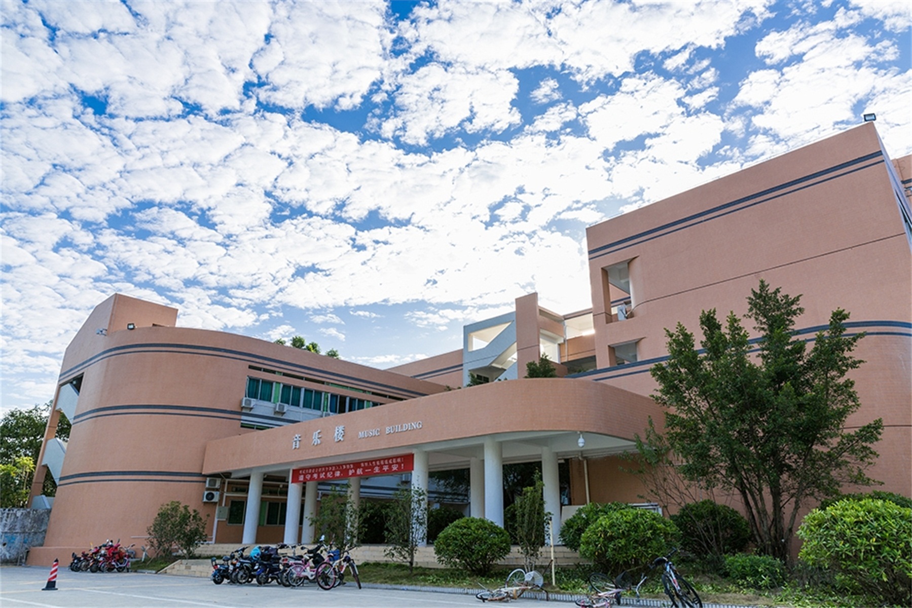 惠州城市职业学院_惠州城市职业学院学生处_惠州城市职业学院学校环境