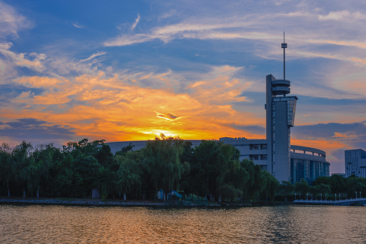合肥工业经济学校是大专吗_合肥工业经济学校_合肥工业经济学校官网