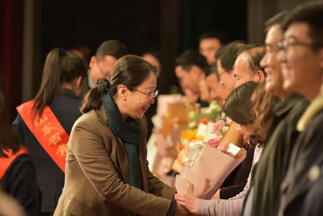 教师节活动主持稿_教师节教师活动主持稿_教师节活动主持人稿