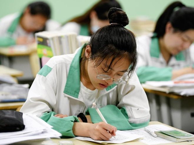高考报名年龄_2020年高考报名_高考报名年龄限制多少岁